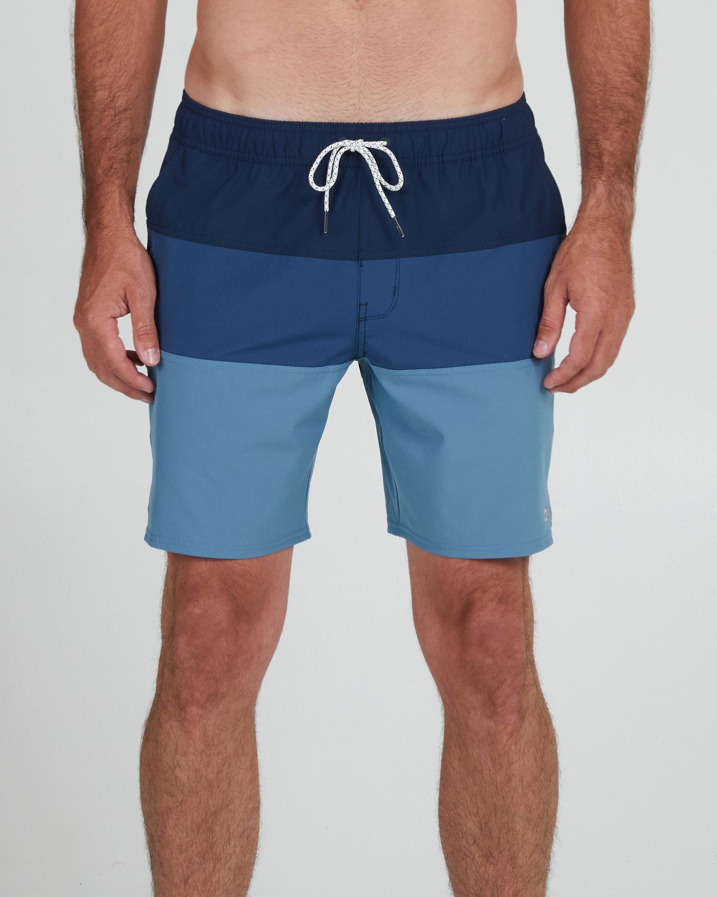 On body front of the Beacons 2 Sand Elastic Boardshort