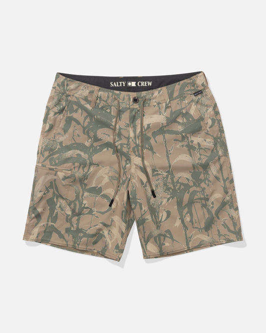 The Salty Crew Transom 19" Tech Short in Kelp Camo features a tan and green camo recycled polyester, black logo waistband, front drawstring, and side pockets. Quick-dry material is displayed against a white background.