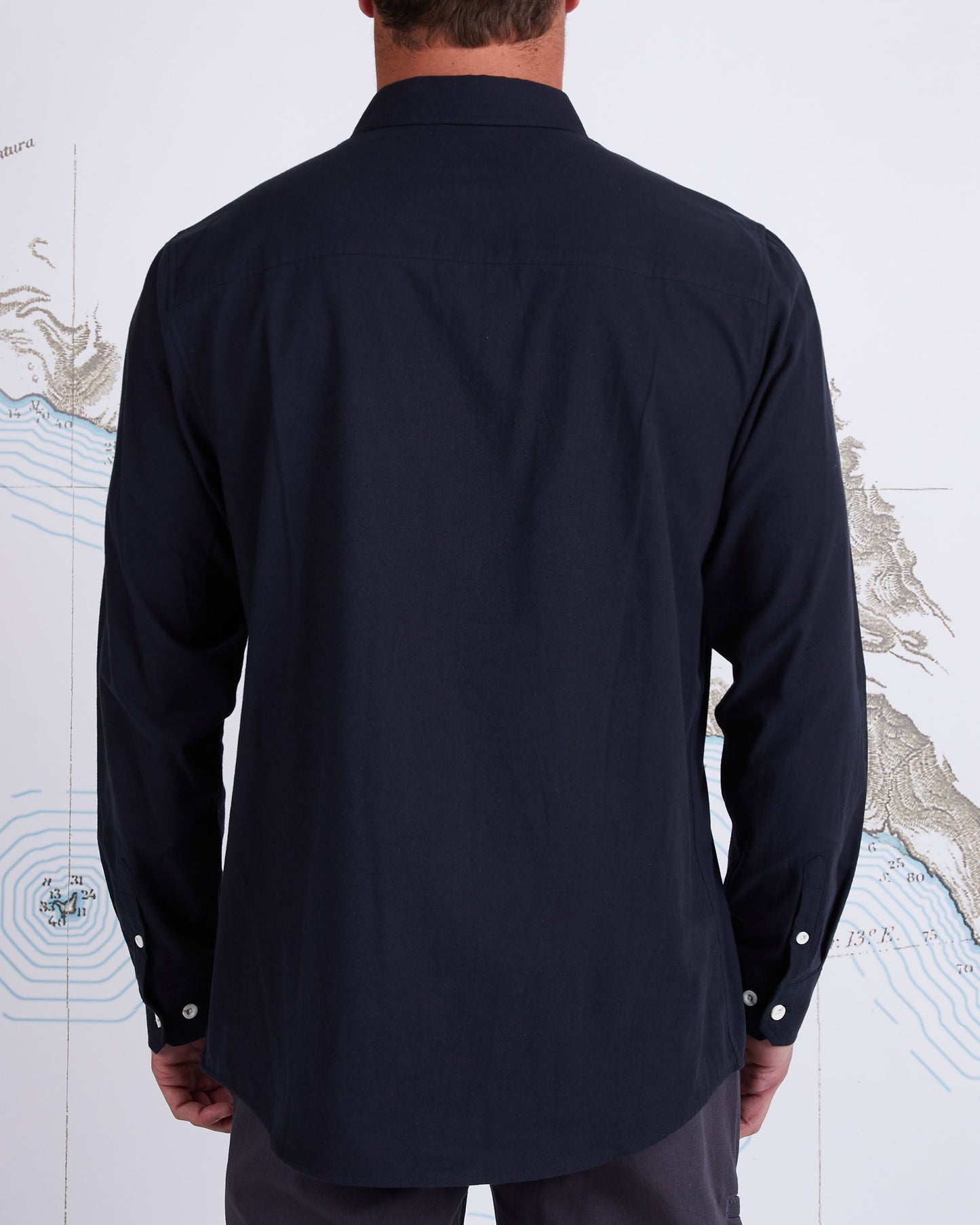 On body back of CORTES L/S WOVEN black