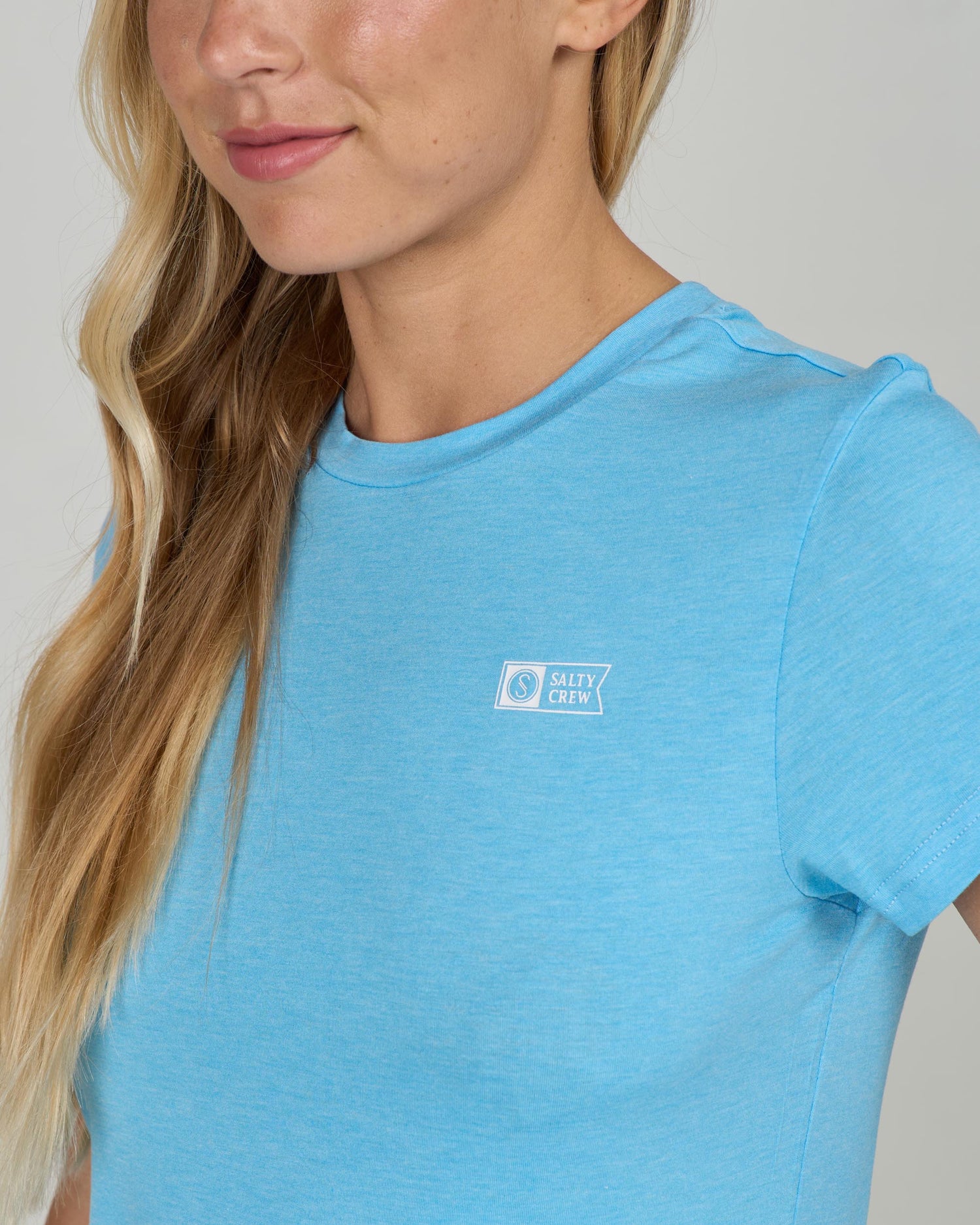 Close up front view of the Alpha Tech Tee - Pool Blue. 