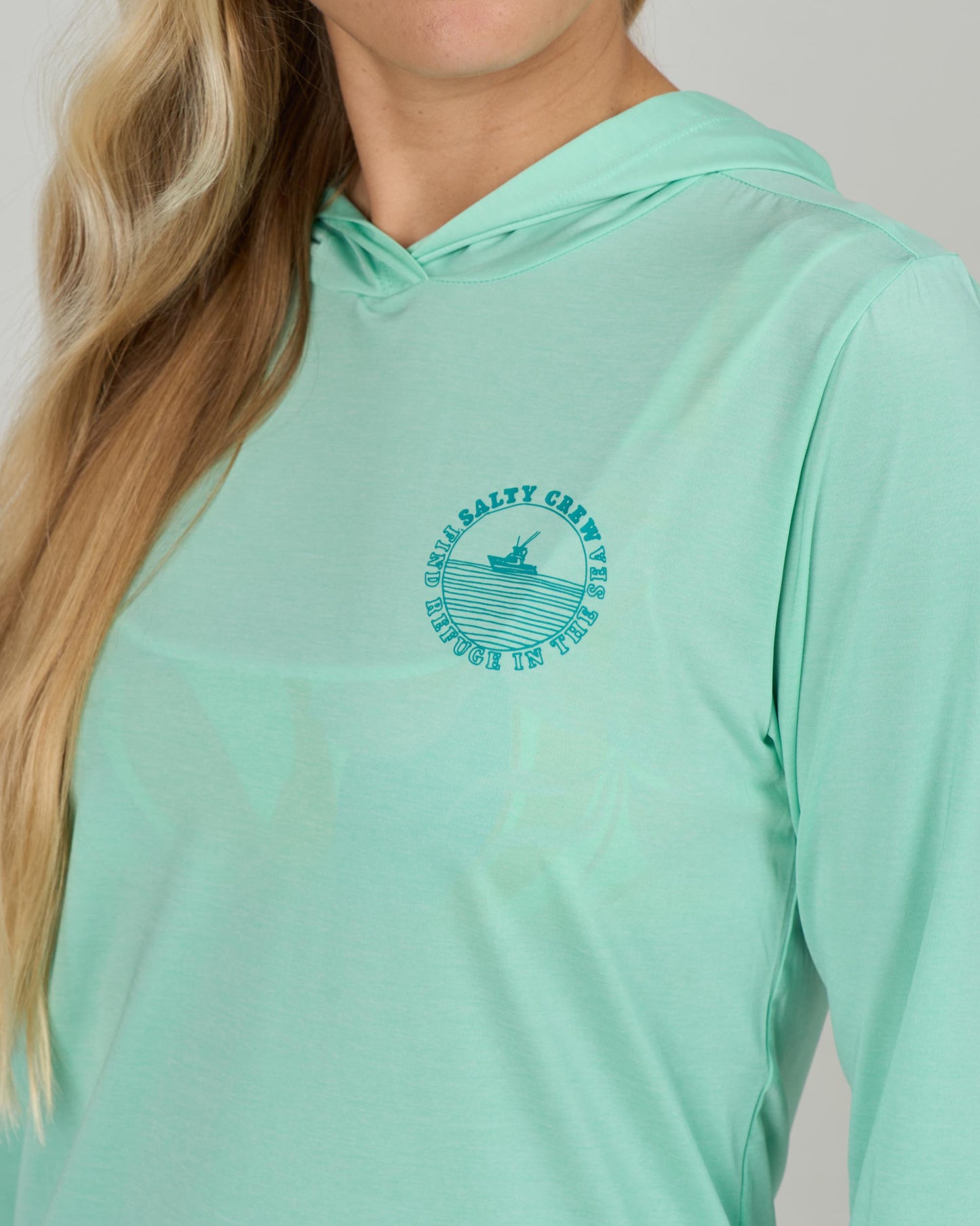 Close up front view of the Heatwave Hooded Sunshirt - Mint. 