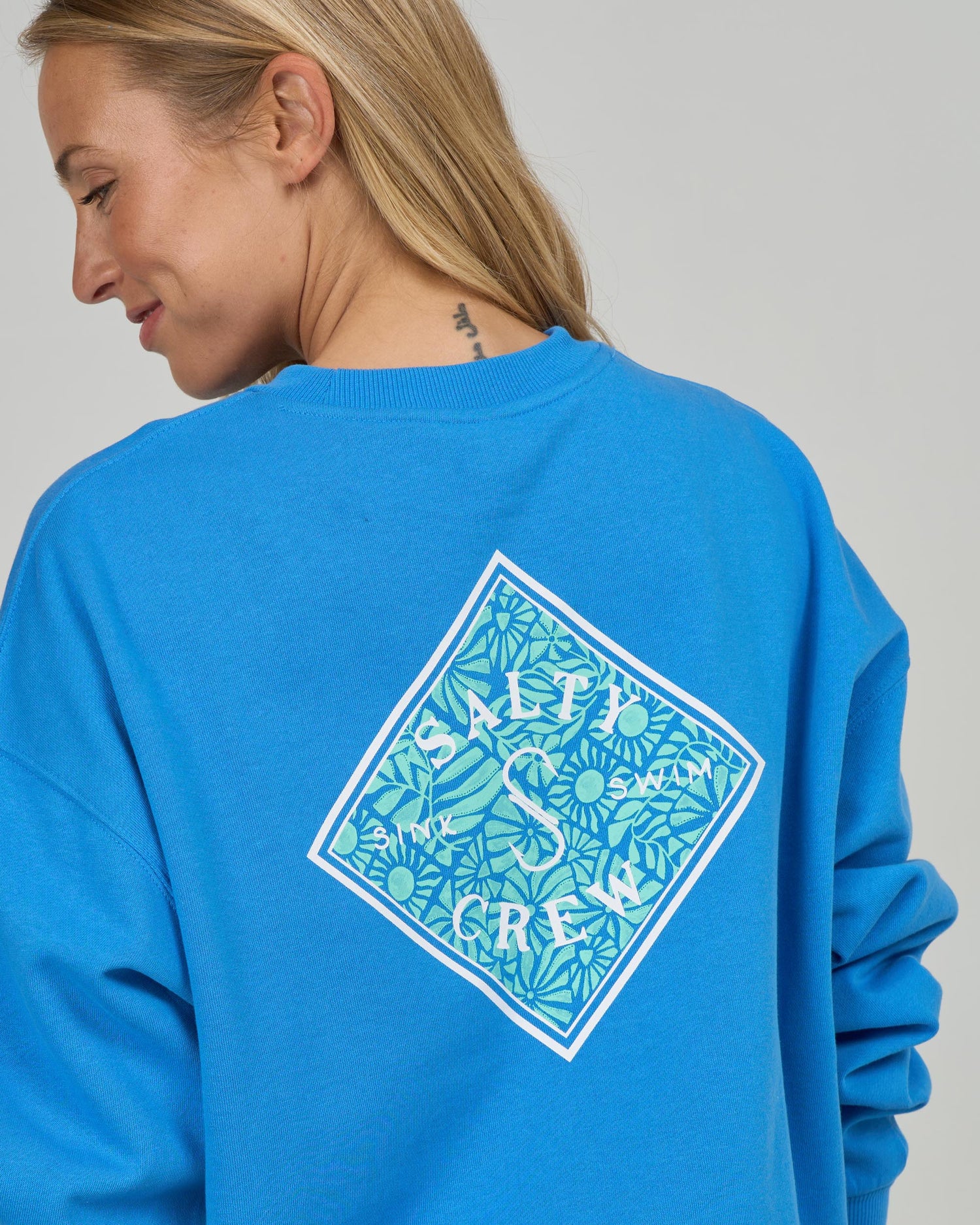 Close up back view of the Tippet Crew - Bold Blue. 