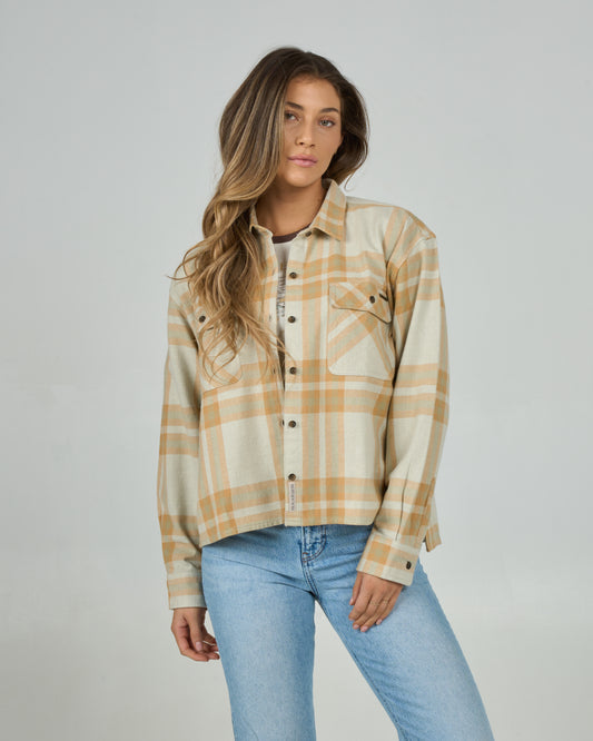 Front view of the Nomad Flannel - Sand. 