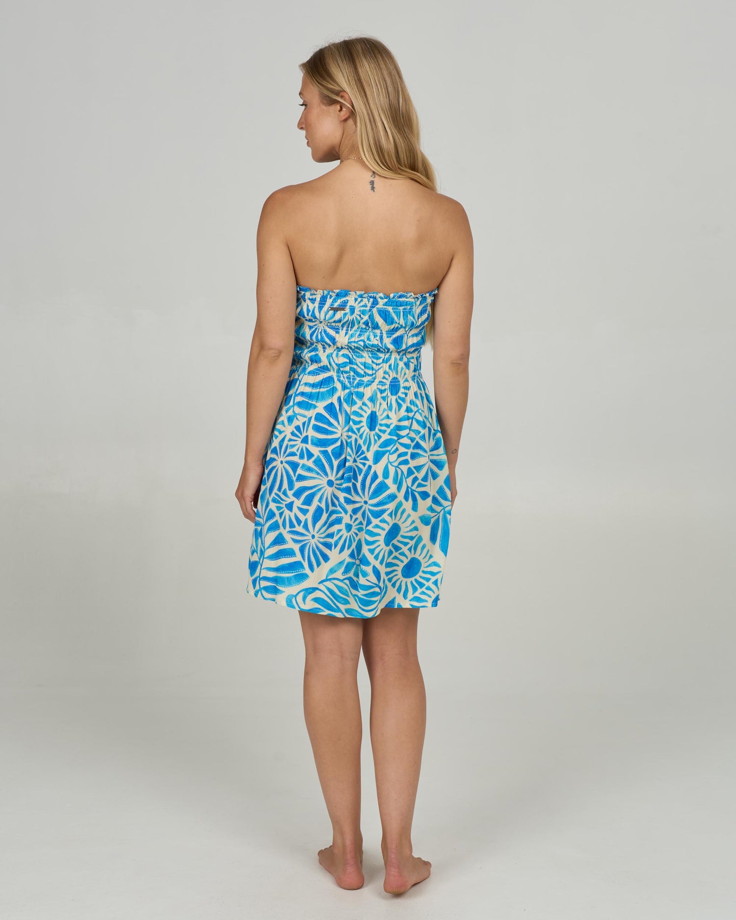 Back view of the Windward Cover Up - Bold Blue. 