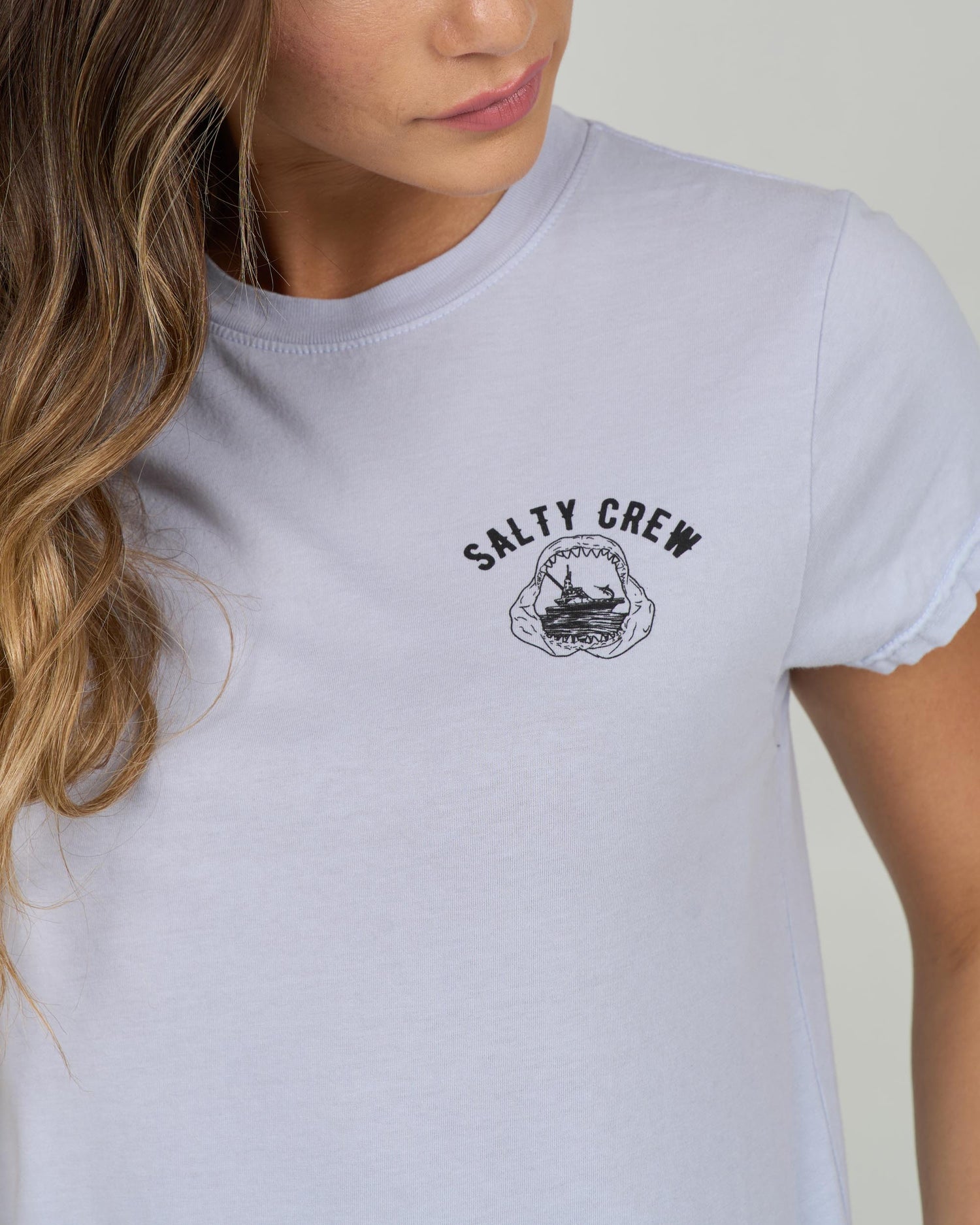 Close up front view of the Jawbone Modern Tee - Fog. 