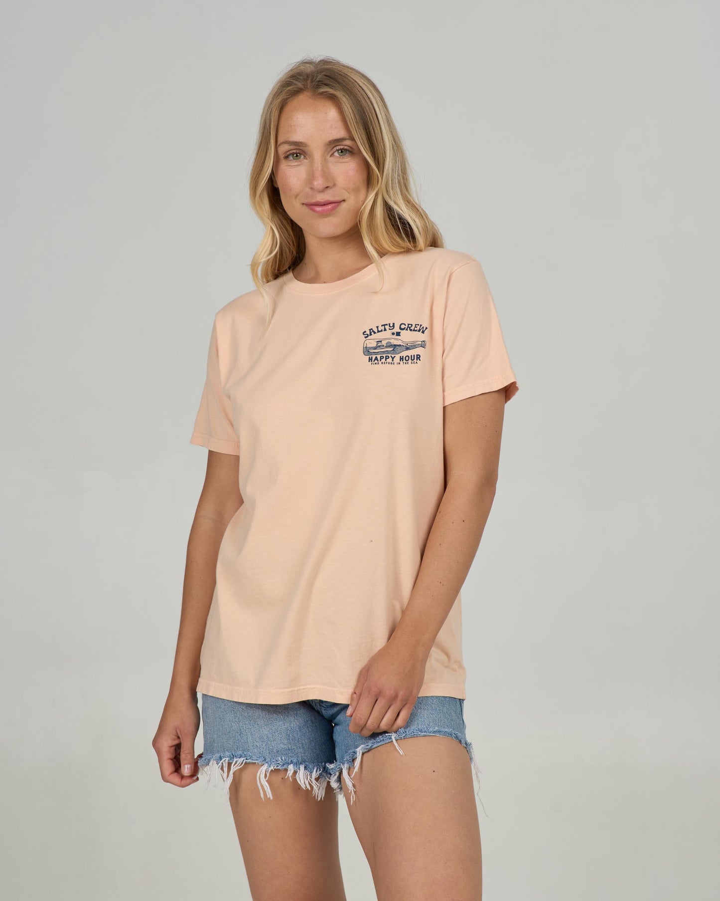 ATM BOYFRIEND CREW NECK Tee アパルトモン ベージュ Relaxed Fit Short Sleeve Graphic T-shirt - Tan | Levi's® US