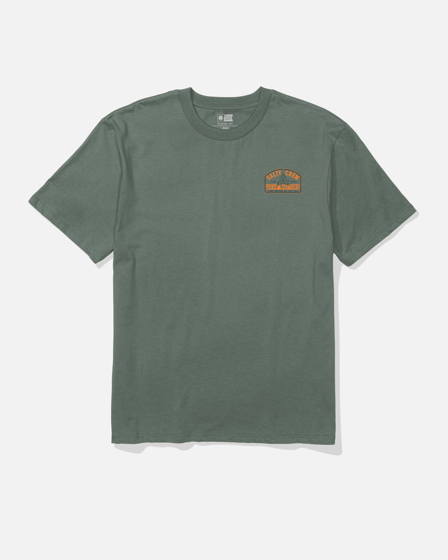 A short-sleeve, soft-spun cotton t-shirt by Salty Crew, the Gear Shop Original Tee in Laurel Wreath features a small orange and yellow “Daily Gear, The Great Outdoors” screenprinted graphic on the left chest. The shirt is displayed on a plain white background.