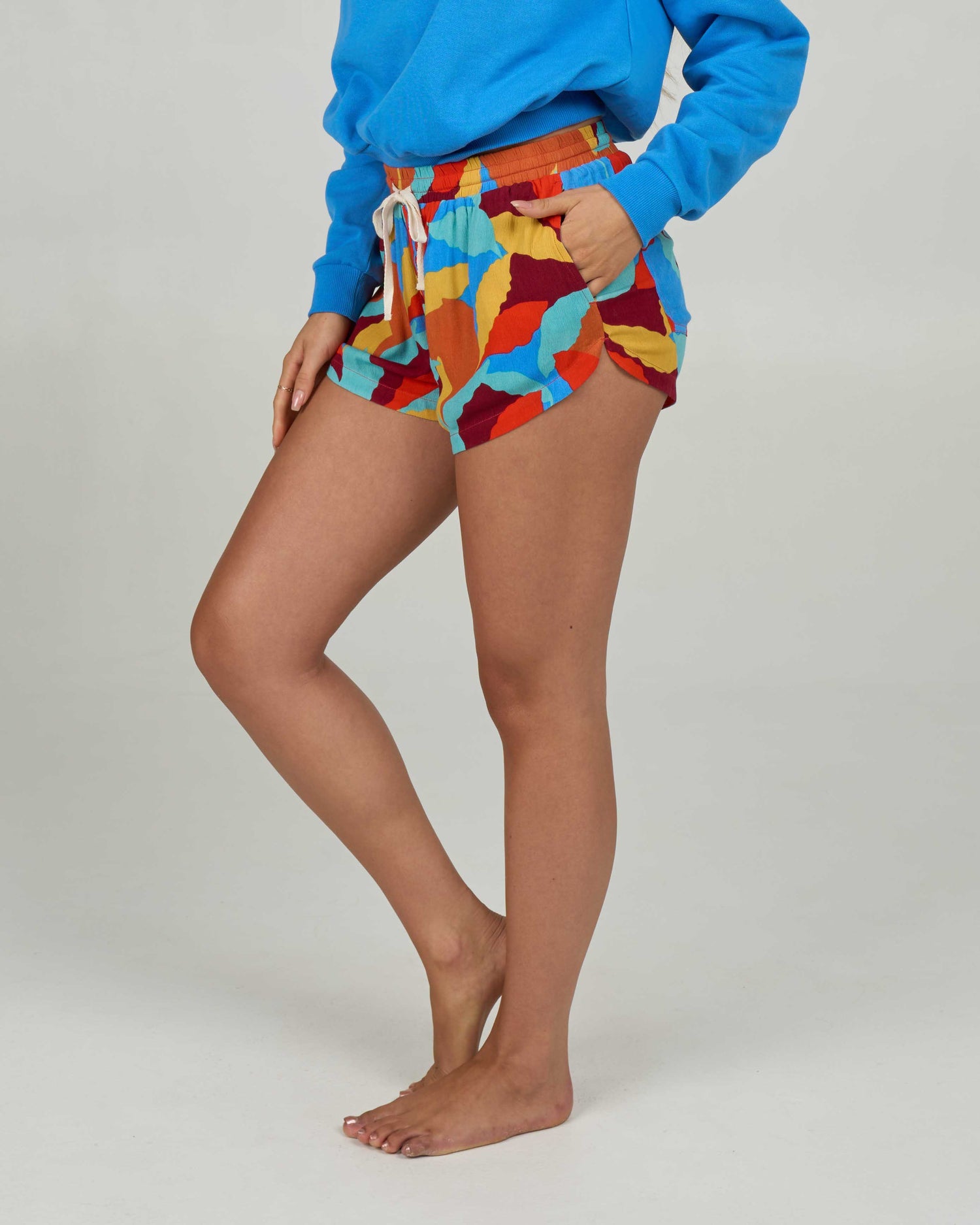 Profile view of the Palapa Printed Short - Chili Pepper.