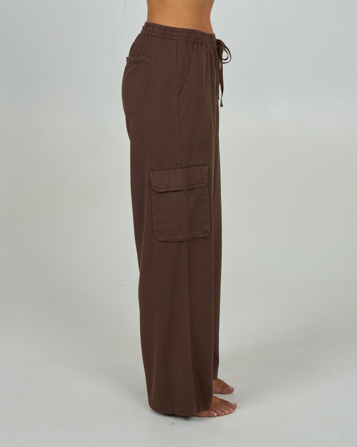 Profile view of the Driftwood Pant - Espresso. 