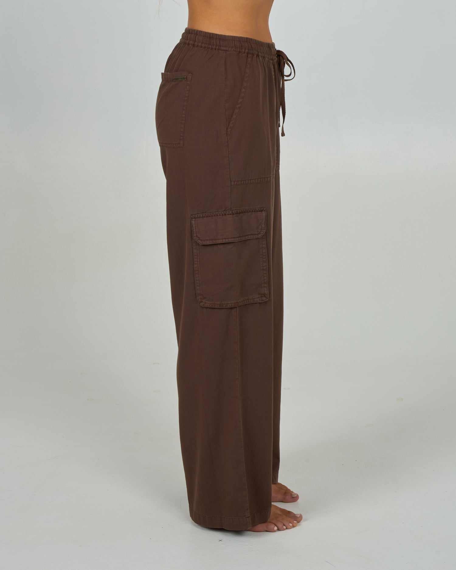 Profile view of the Driftwood Pant - Espresso. 