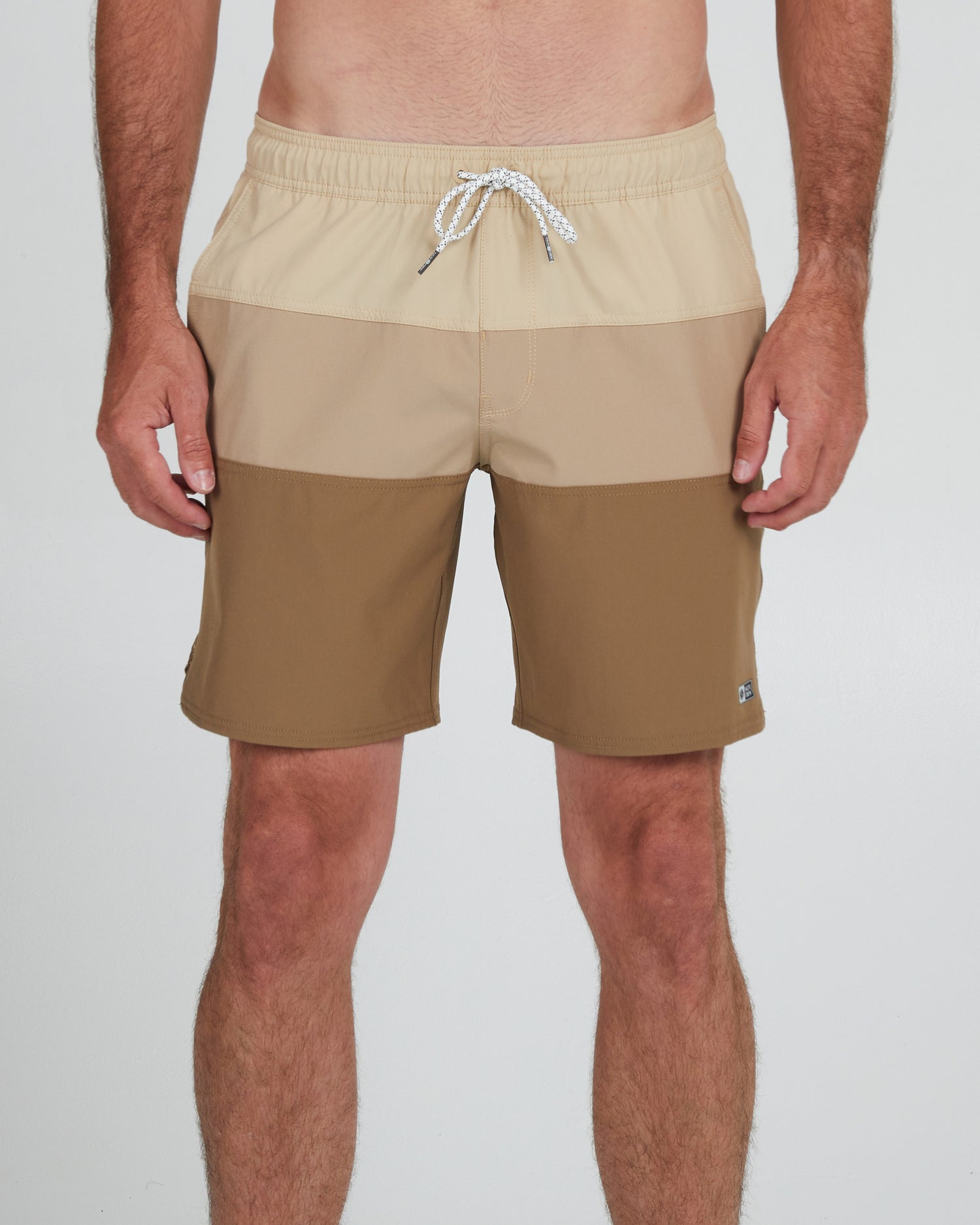 On body front of the Beacons 2 Sand Elastic Boardshort