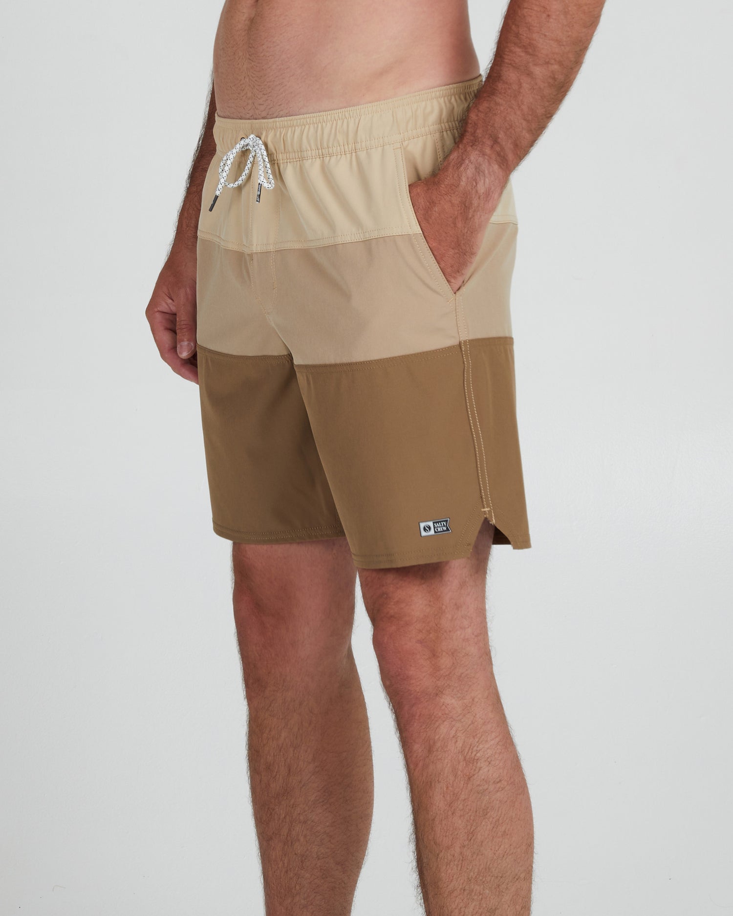 On body front angle of the Beacons 2 Sand Elastic Boardshort