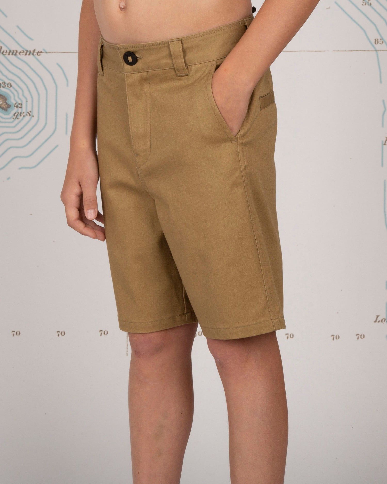 On body angled of the Deckhand Boys Chino Short - Workwear Brown. 