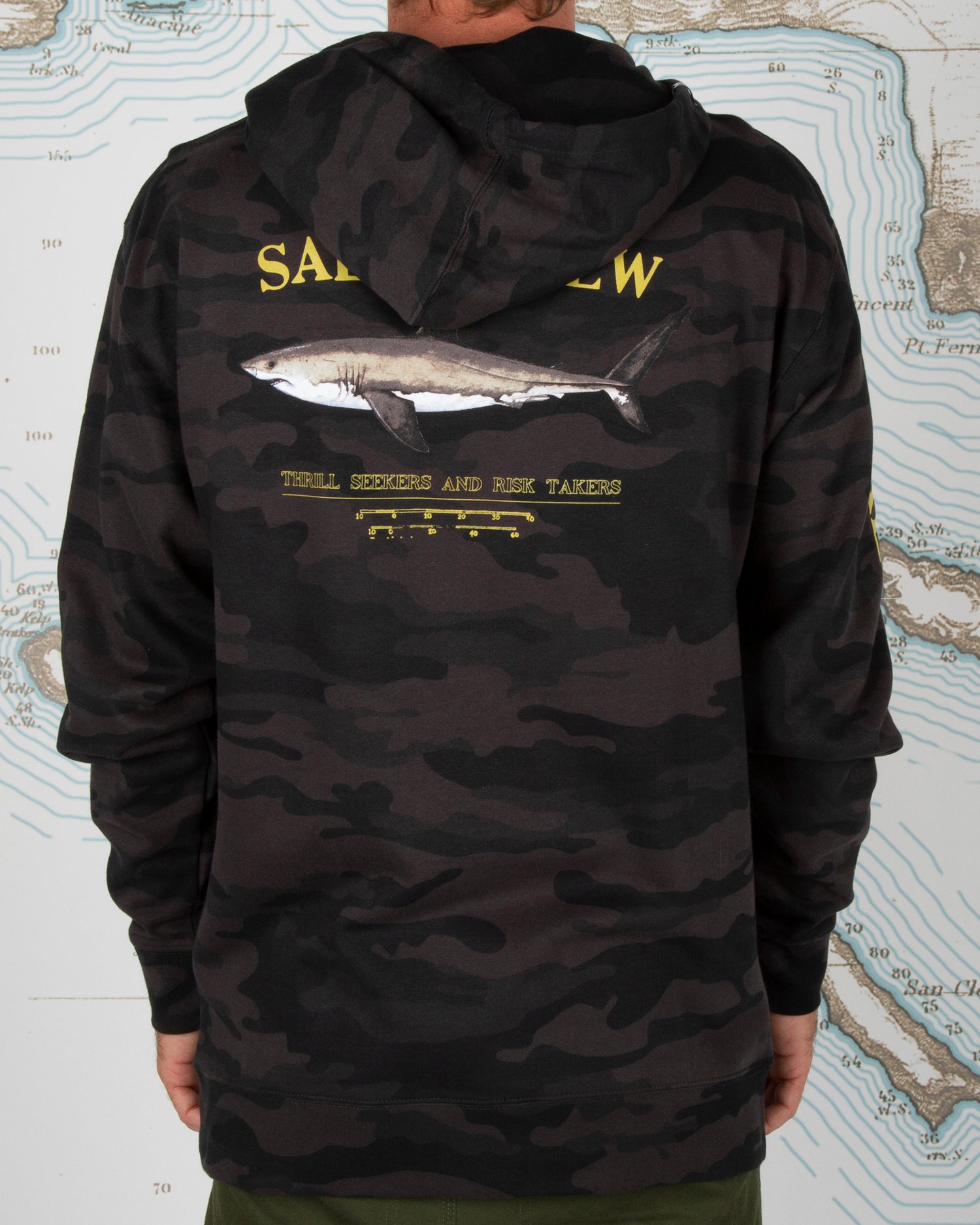 https://www.salty-crew.com/cdn/shop/products/20335029_BLKCAMO_OMBACK_1500x.jpg?v=1694708538